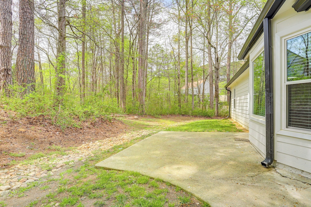 < 1 Mi to Main St & Amphitheater: Woodstock Home!
