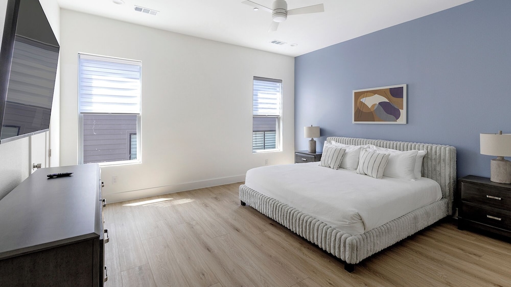 Landing Apartments - Downtown Dallas