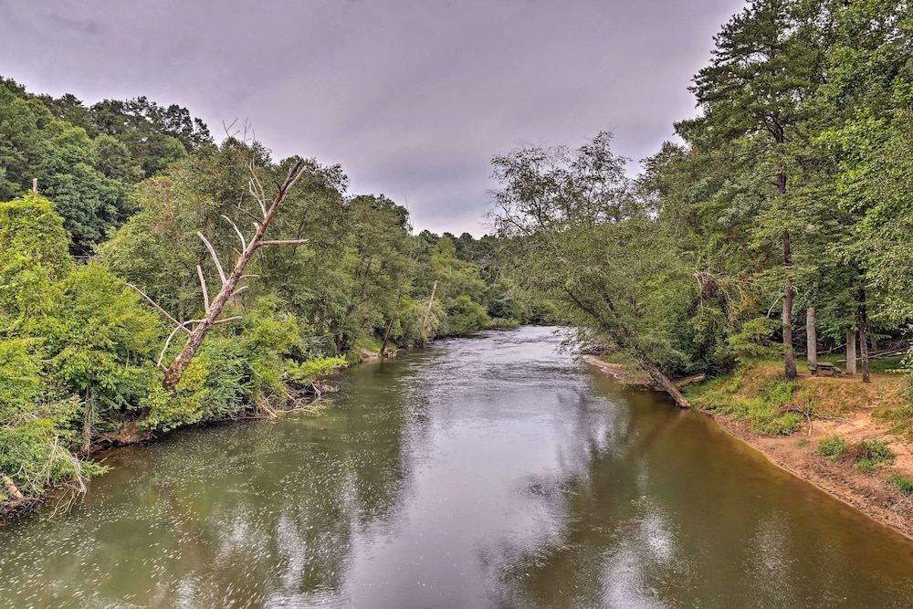 Near Hiking Trails: Hot Tub Haven in Ellijay!