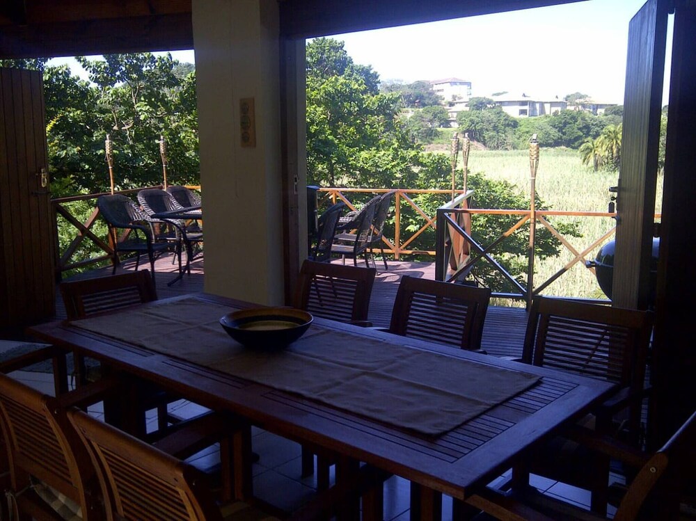 Tranquil Beach House in Southbroom Are, Marina Beach, With Stunning Lagoon Views