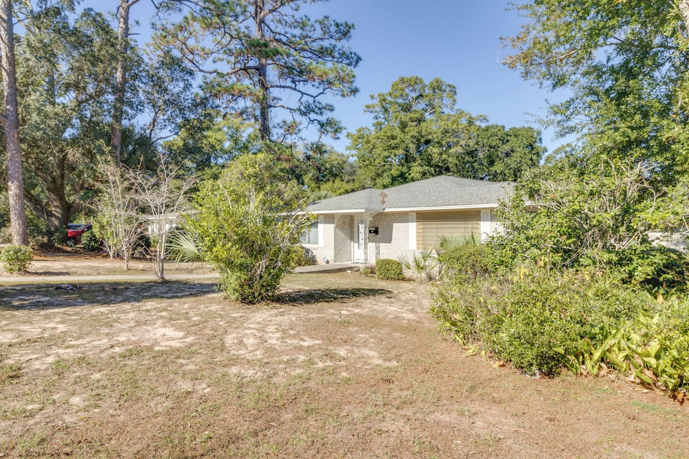 Home w/ Patio & Games Near Dtwn Pensacola!