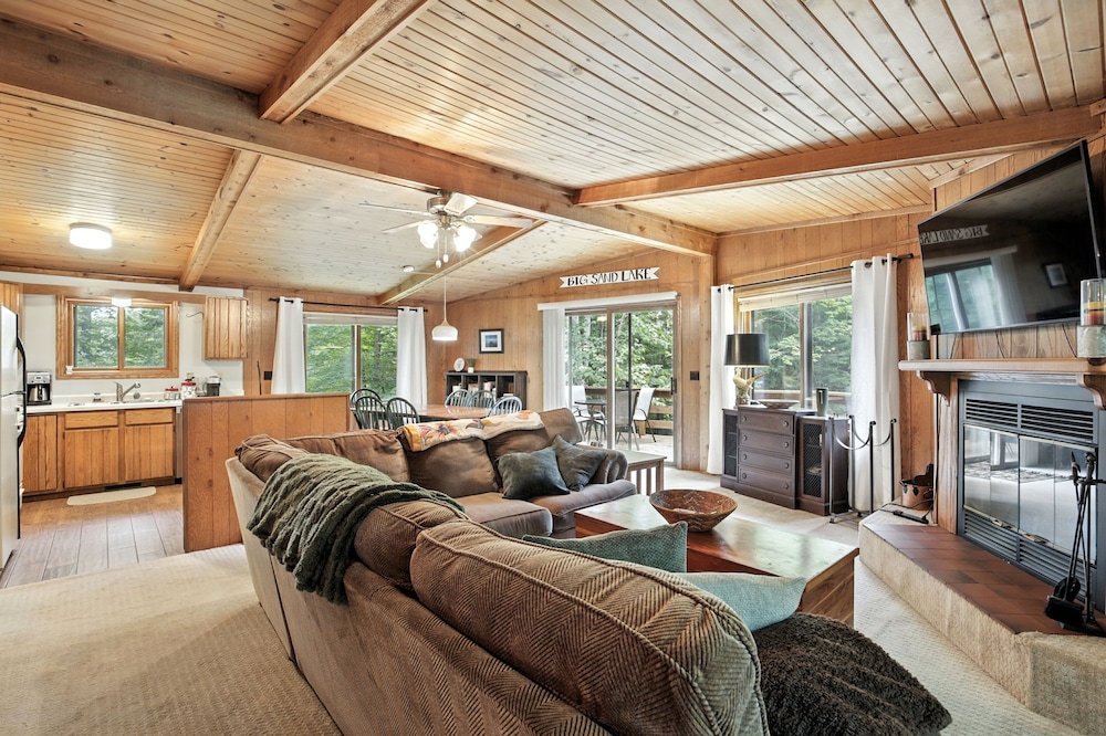 The Treehouse Lakes & Trails Cabin 3 Bedroom Cabin