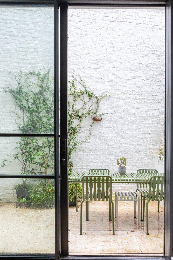 Redcliffe Square XII by Onefinestay