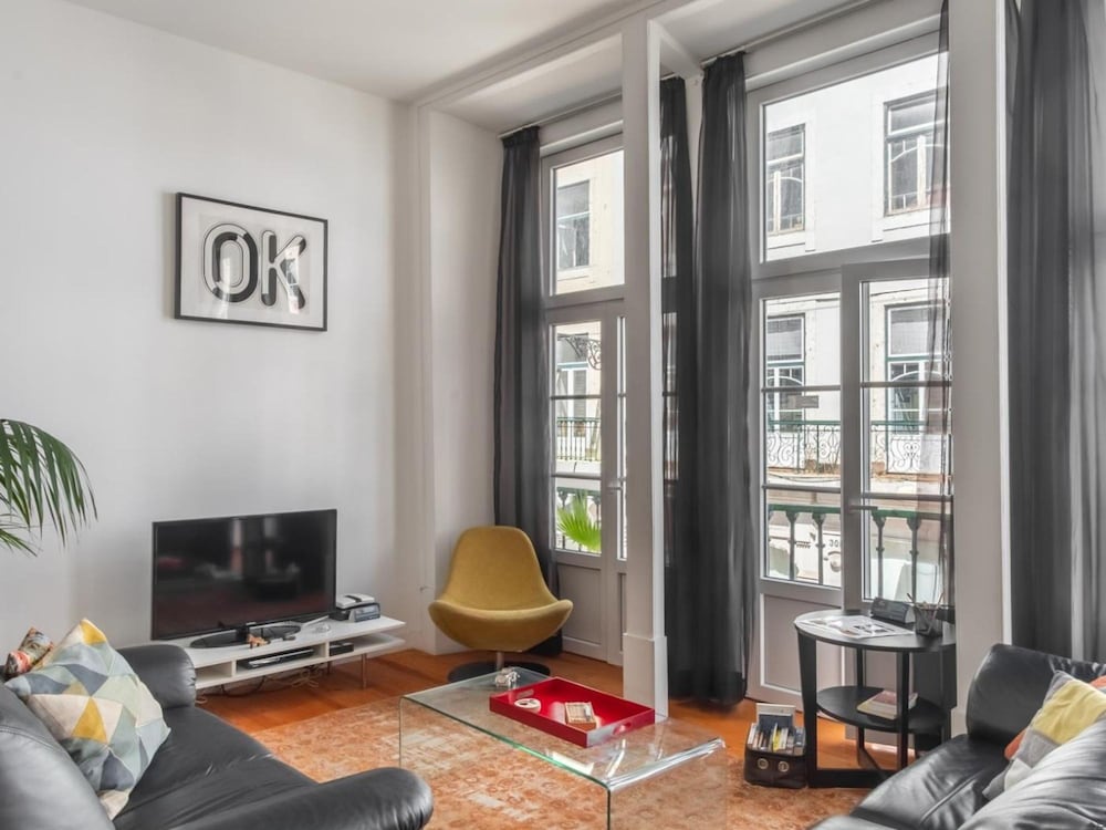LV Premier Baixa FI Central Balcony Space AC view 4