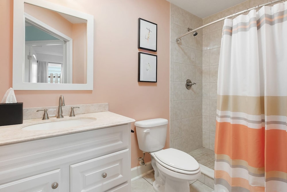 Cottagecore Coast Deck Hot Tub Surf-centric Neighborhood Kids Suite