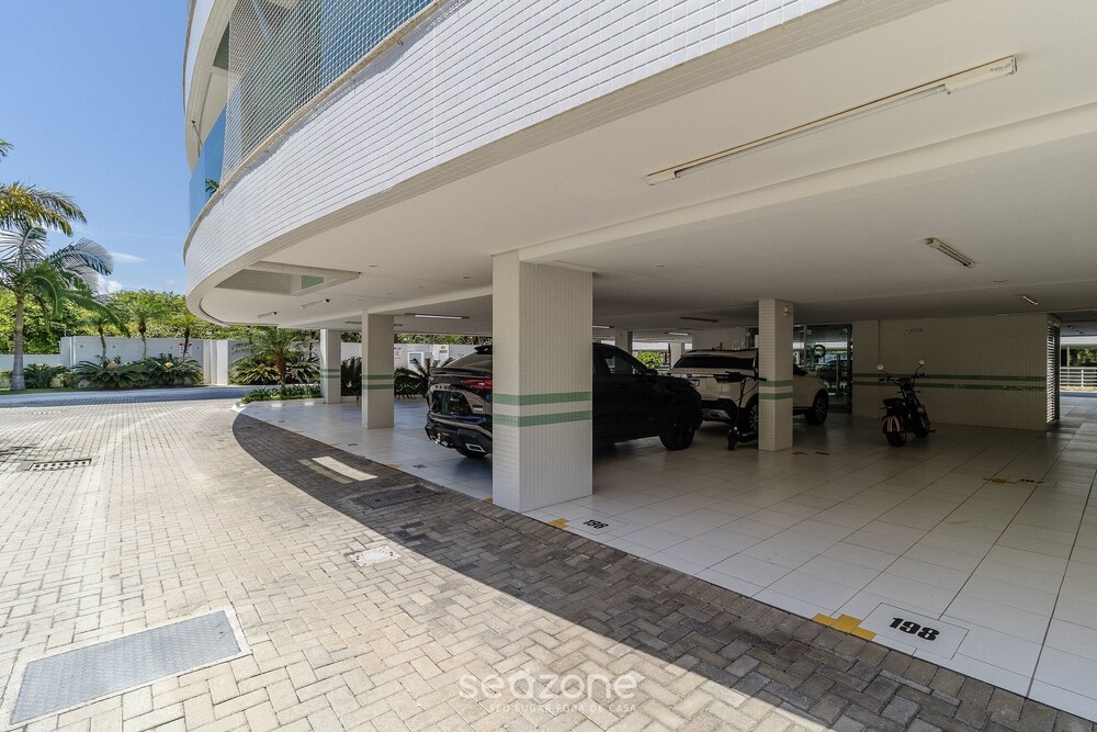 Apart in Cond. w/ Access to Beach and Pool Ave0232