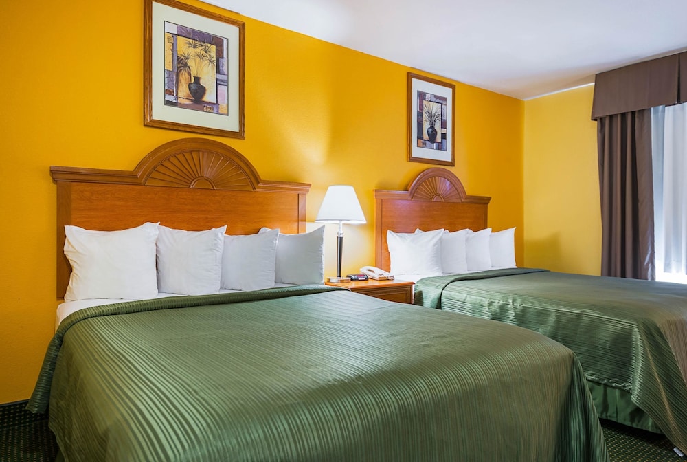 Franklin Vacations - Quality Inn  Suites Franklin - Property Image 1