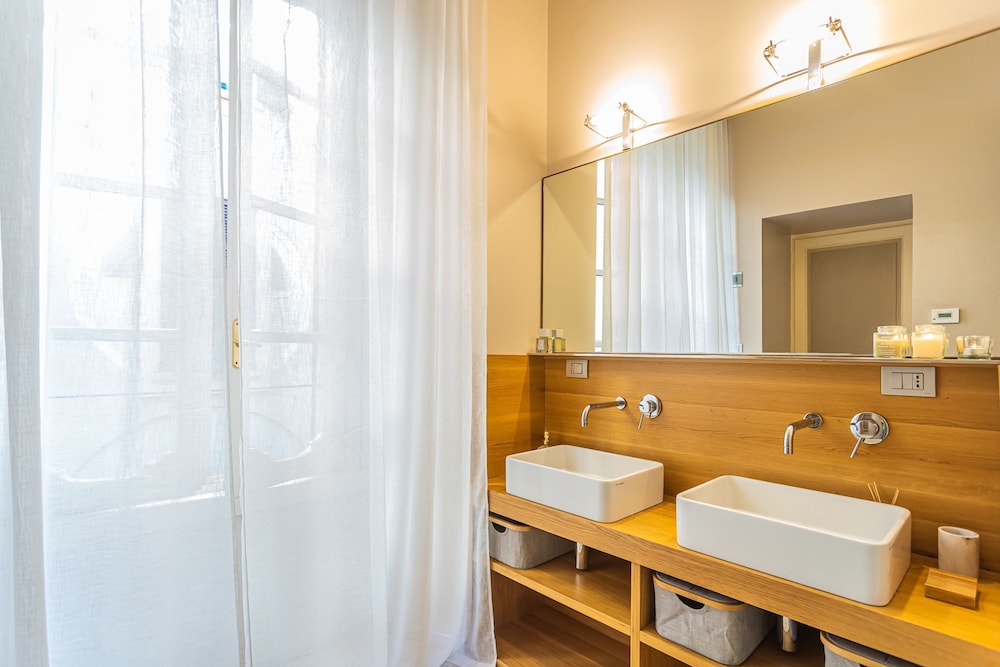 Rovelli 41 in Como With 2 Bedrooms and 3 Bathrooms