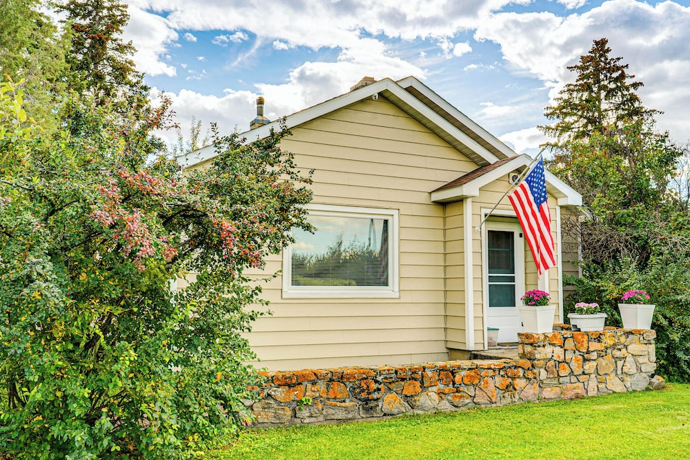 Fishing & Skiing Base! Residential Bozeman Escape
