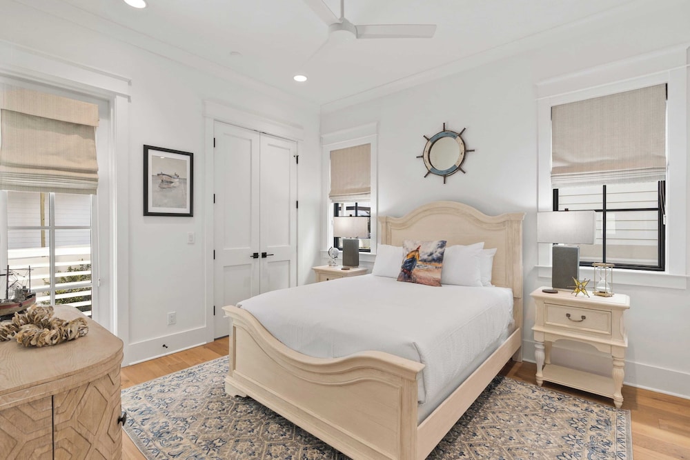 Rooftop Deck w/ Views, Pool, Luxury 5bdr Resorting To Happiness by Avantstay