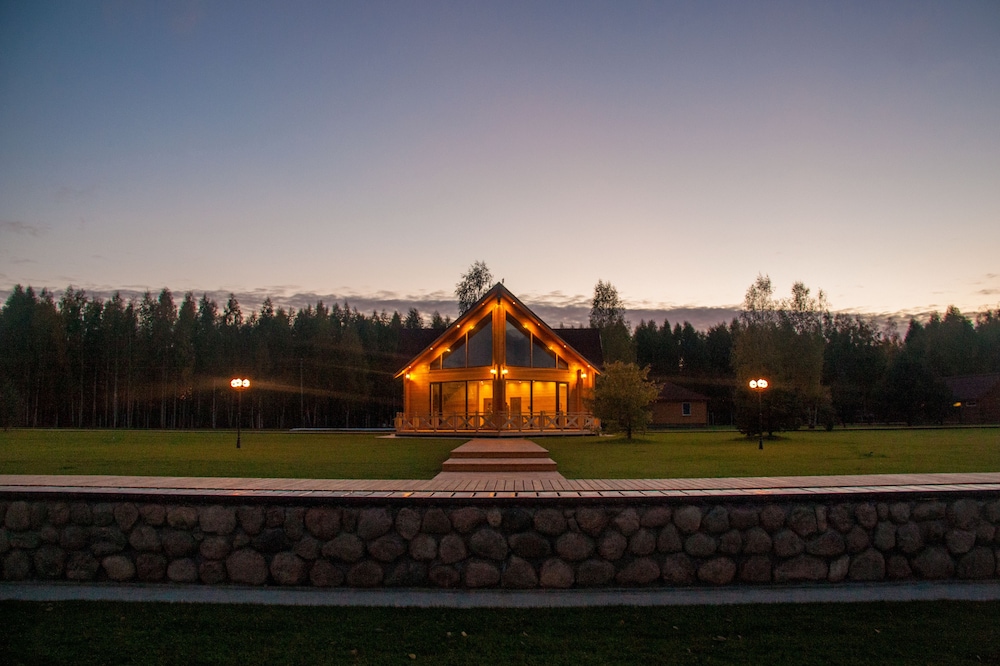 Woods Lake Resort