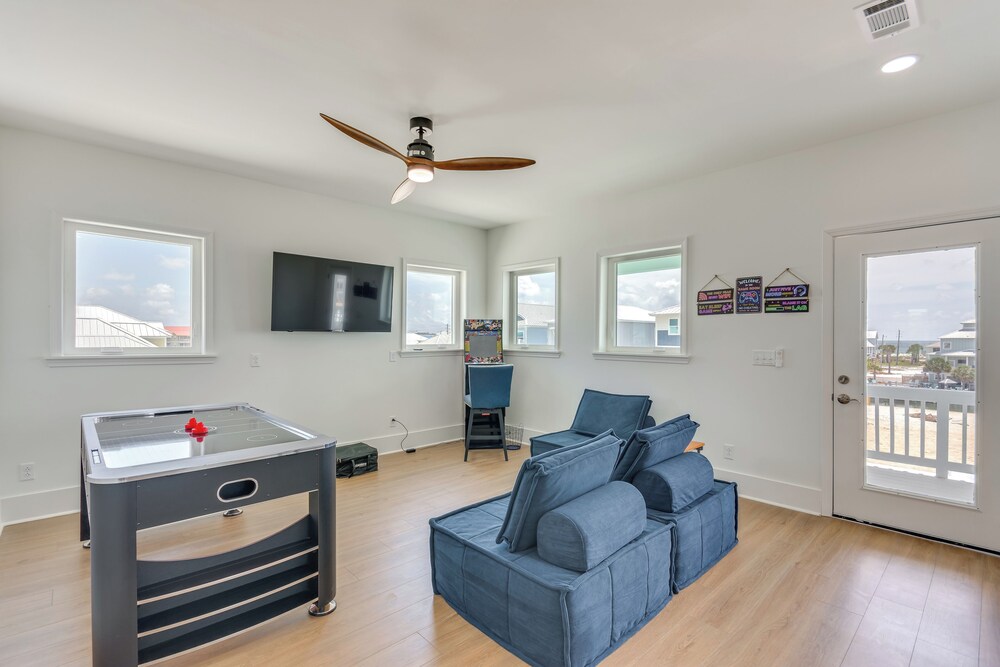 Walk to Beach: Home w/ Ocean View in Navarre!