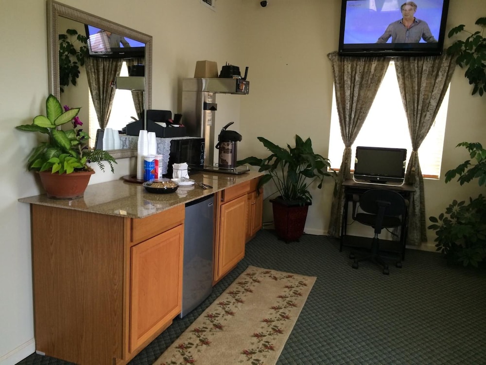 Laurel Vacations - Royal Inn Taylorsville - Property Image 4