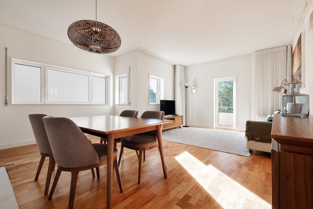 Acm034 Bombarda Homes, Spacious 1BR w/ Balcony