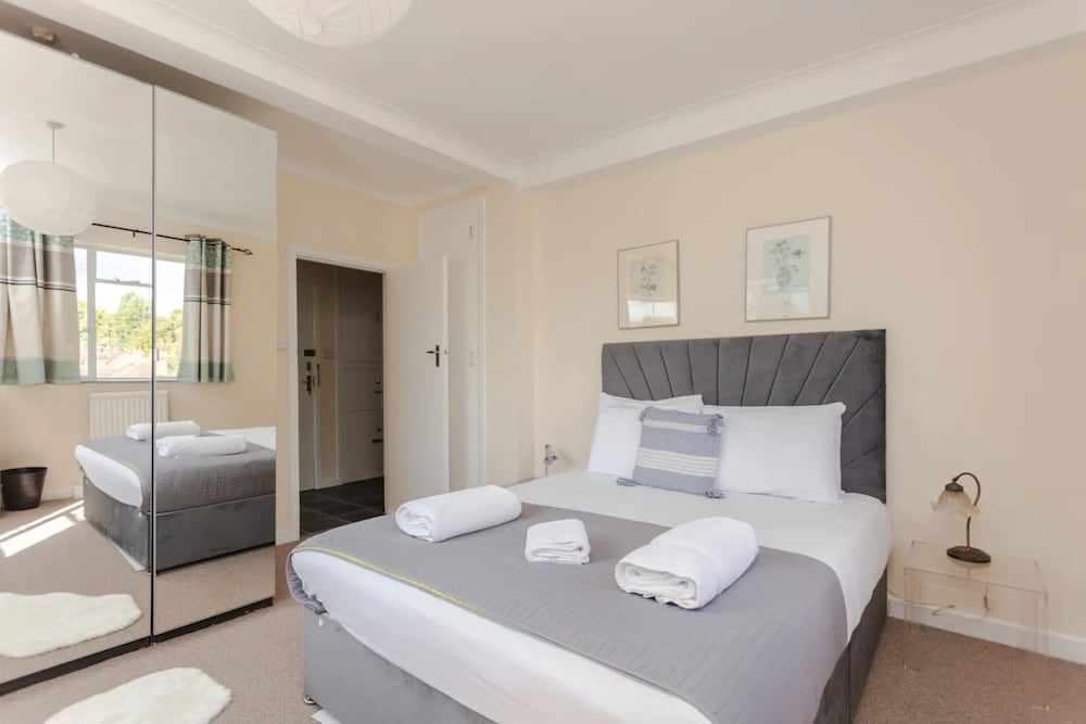 Spacious 2 Bedroom Apartment Near Hampstead Heath