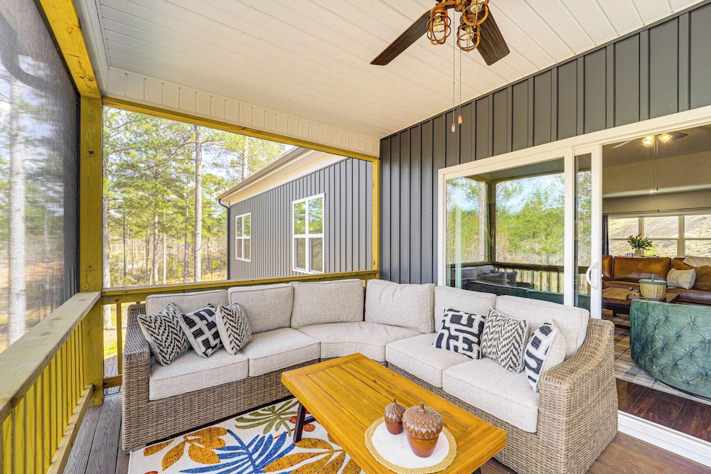 Gated Community w/ Perks: North Carolina Hideaway