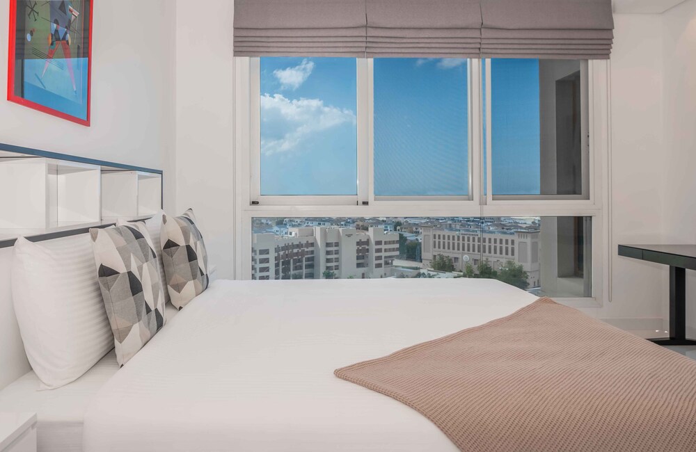 Spacious 2BR Marina Residence 4
