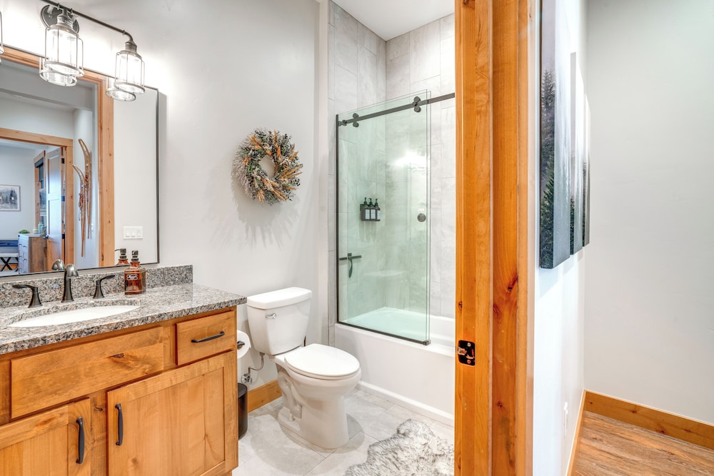 Modern Elk Creek Condo w/ Hot Tub & Heated Floors