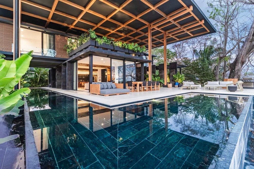 w Amazing 6BR Villa w Swimming Pool in Costa Rica