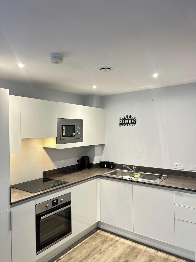 2br-sleeps4-citycentre-parking-rooftop