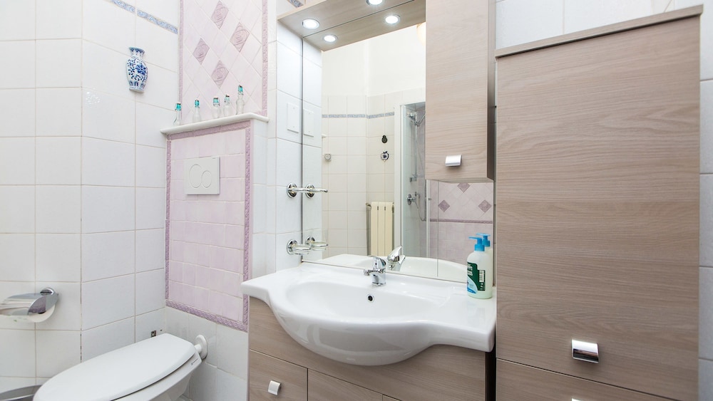 Rental In Rome Colosseum Apartment