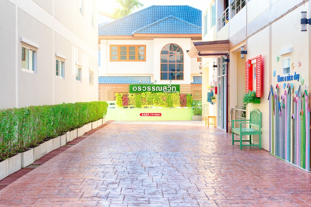 Orawan Suites