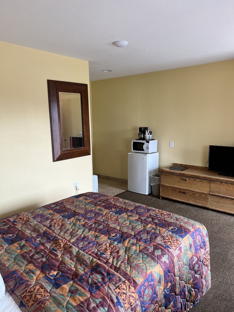All Star Inn & Suites