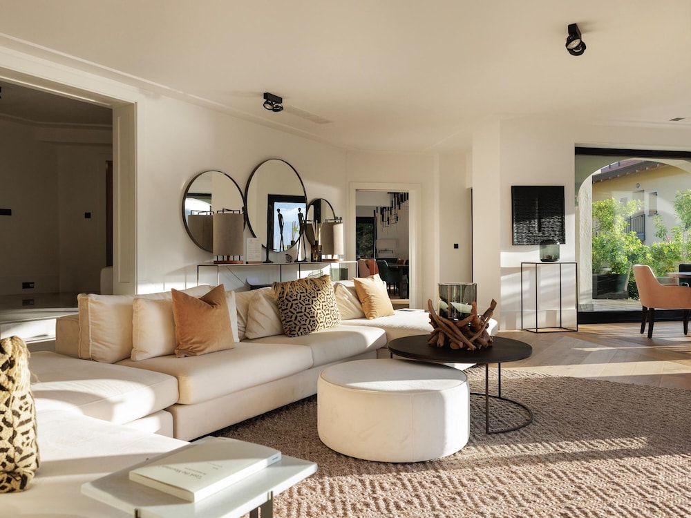 Carefree Retreat With Panoramic Views of Lake Como