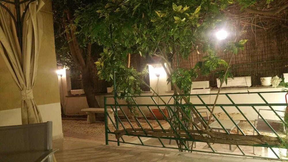 Garden House - Luxury Guest House