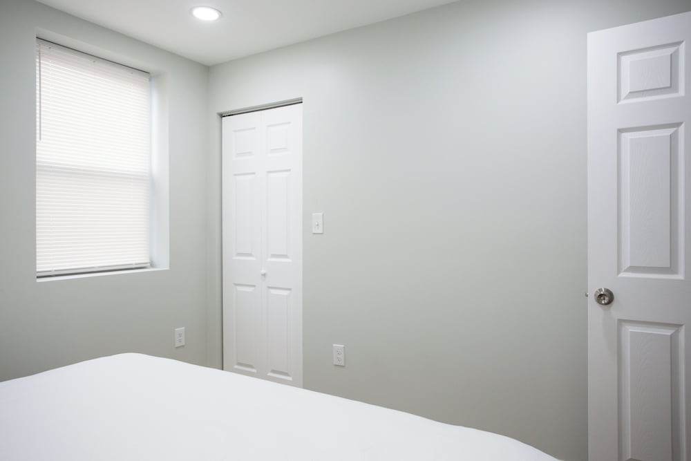 Stylish Minimalist Stay in City Center