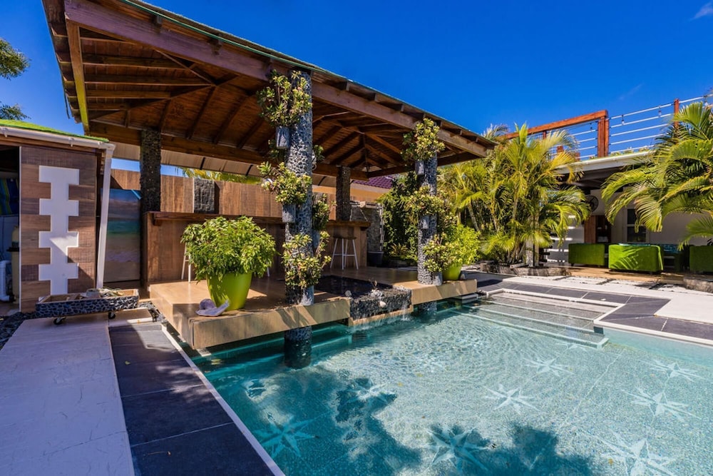 Private Retreat w 5 BR Spa Pool Jacuzzi
