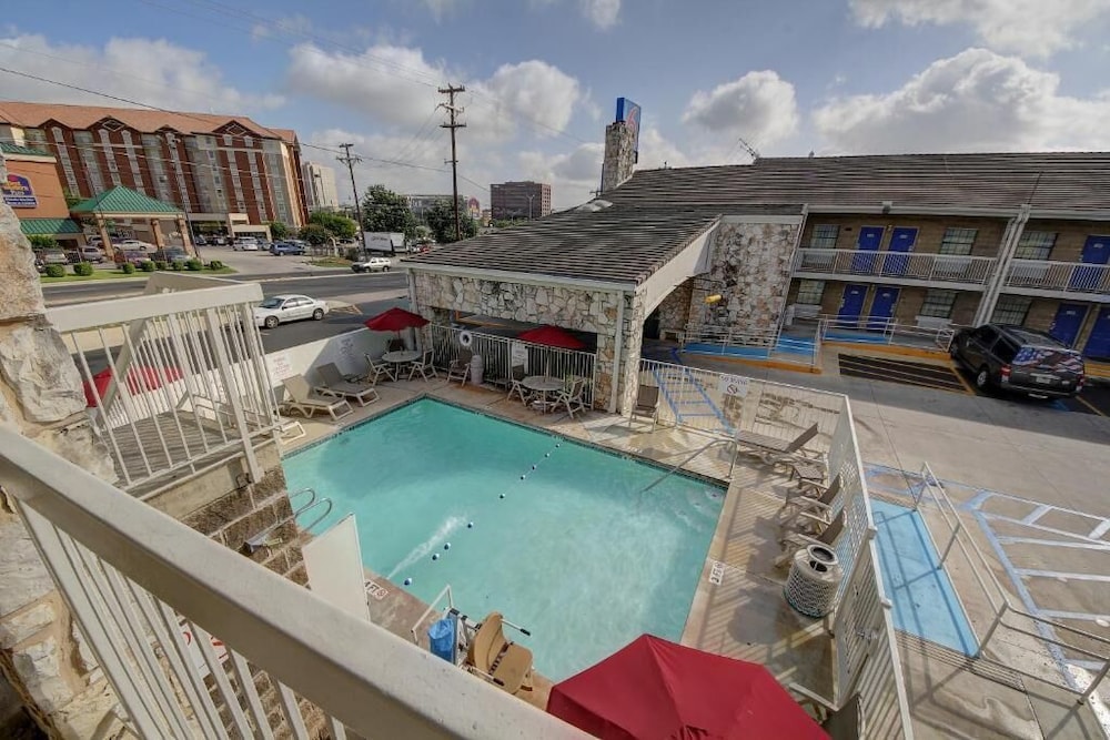 Motel 6 San Antonio, TX - Northwest Medical Center