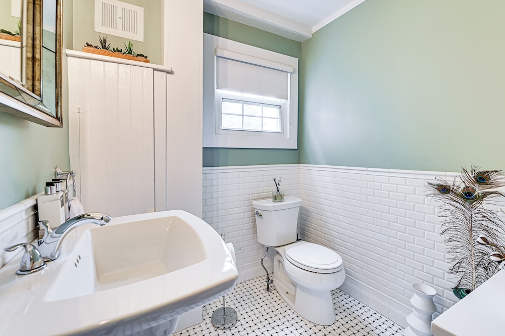 1 Mi to Vineyard: Serene Berkshires Country Escape