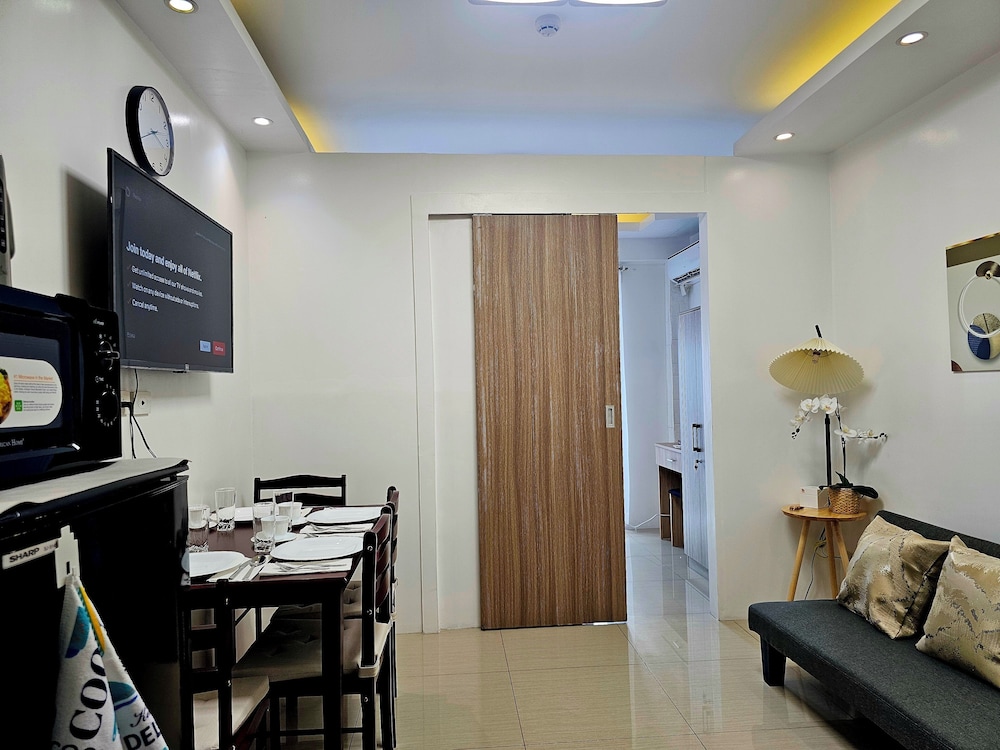 Hannah Crib at Shore Residences