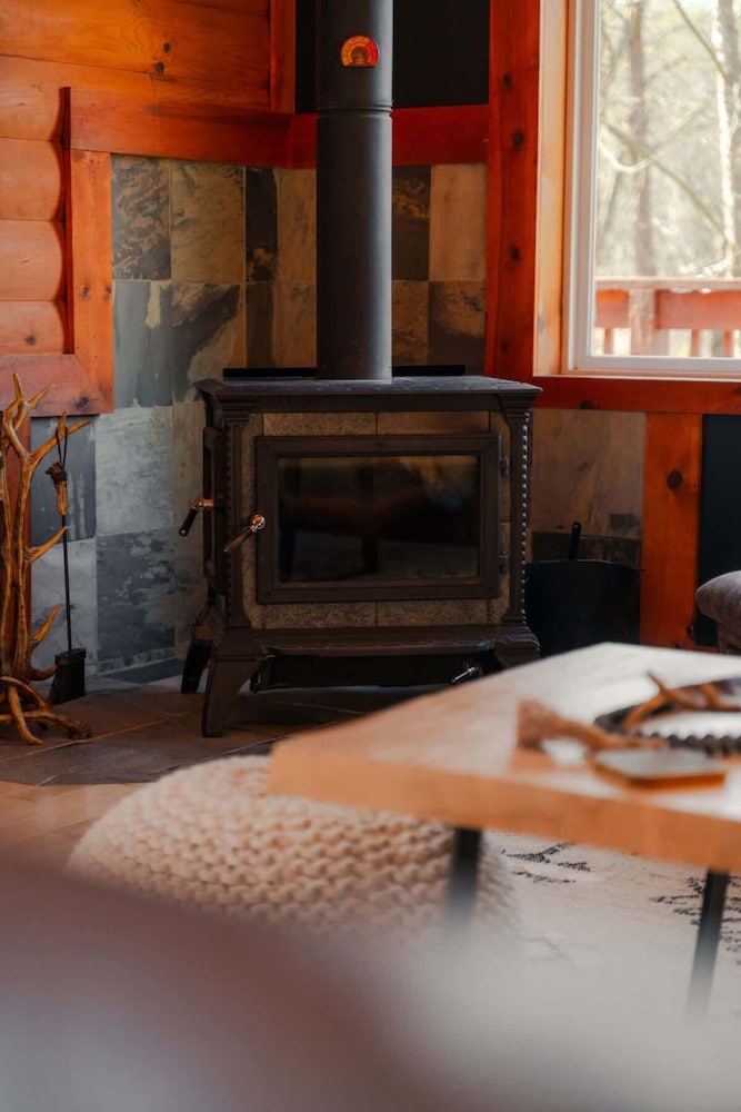 Cozy Cabin With Hot Tub - Near all in Hocking Hills