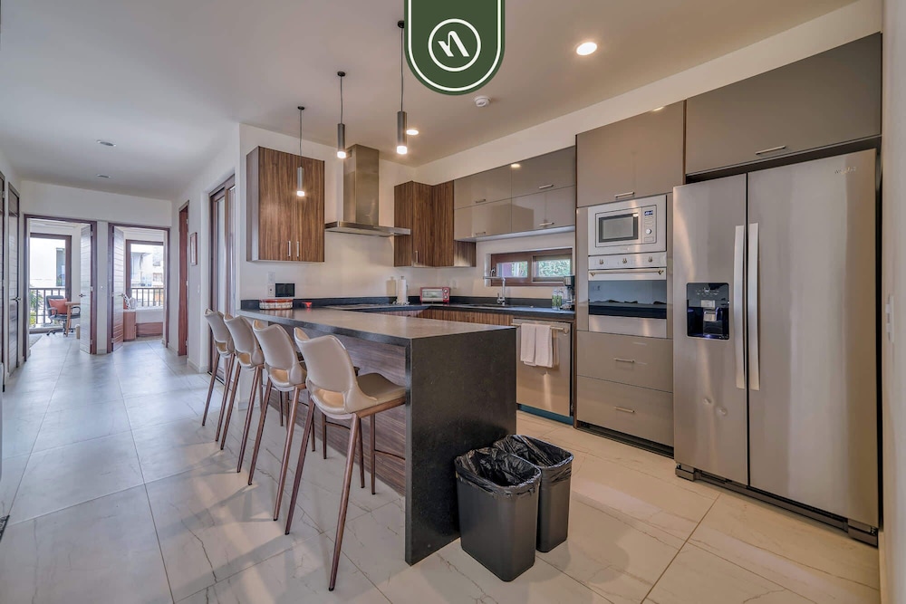 Oceanview 3 BR Condo Near the Beach - Pool