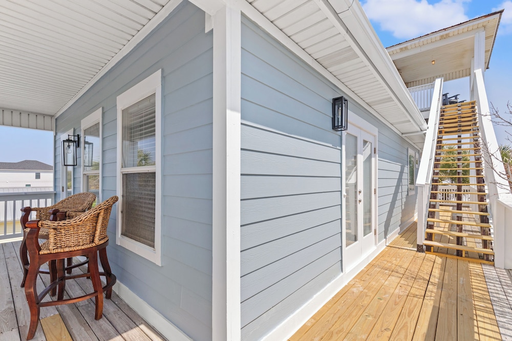 Beach House Spacious 4BR Retreat With Gulf Views & Observation Deck!