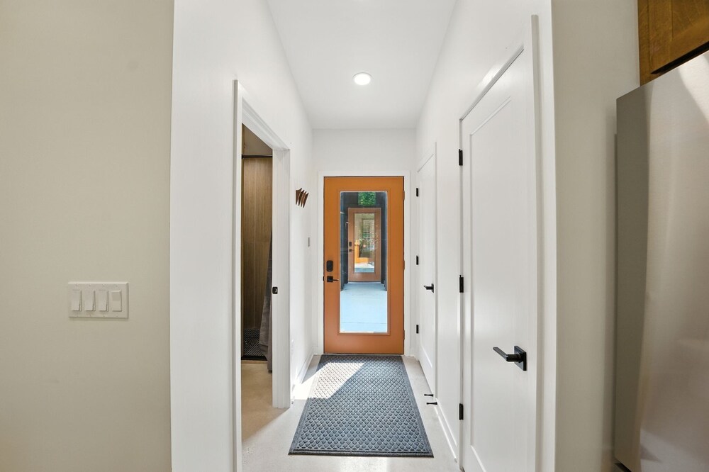500 House - Unit B 2 Bedroom Townhouse