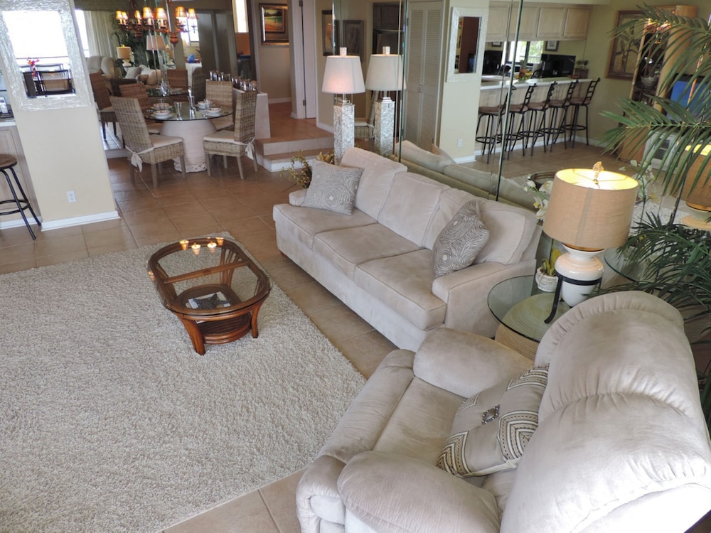 Polo Beach Club Vacation Rentals - APlus Resorts