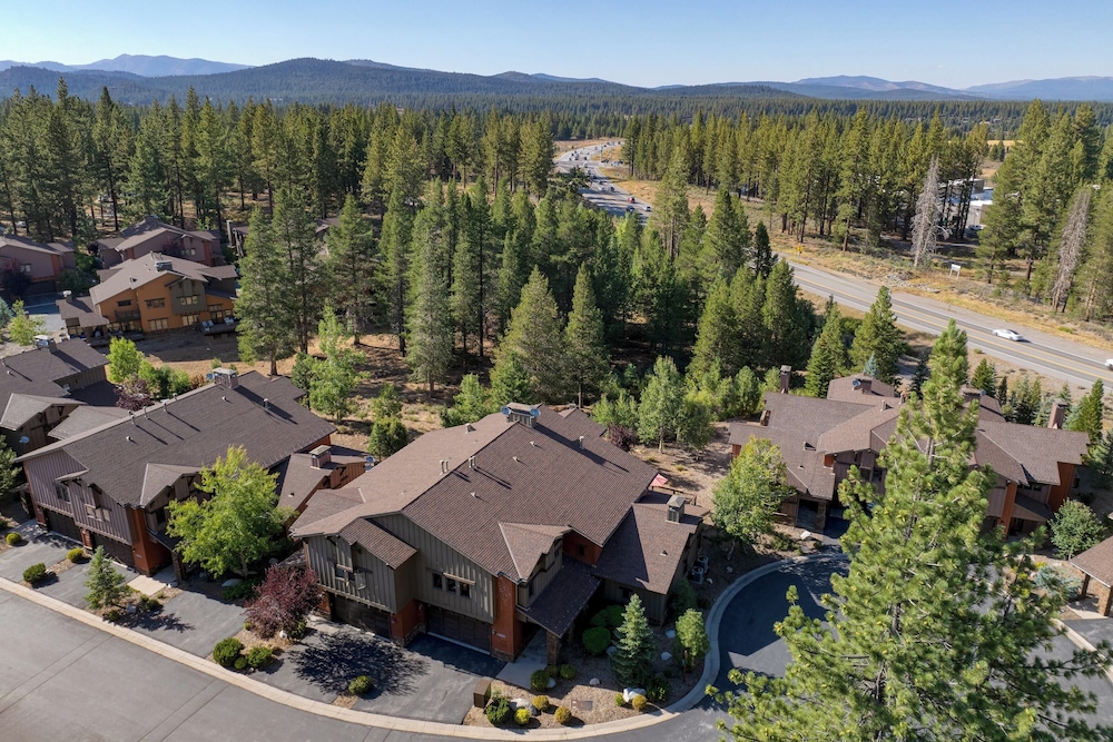 Luxe All-season Retreat by Avantstay Prime Location, Near Skiing