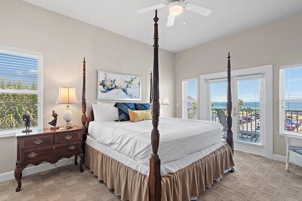 Pavilion Palms 204c