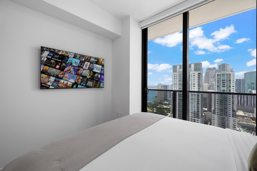 Luxury Studio with City & Bay Views