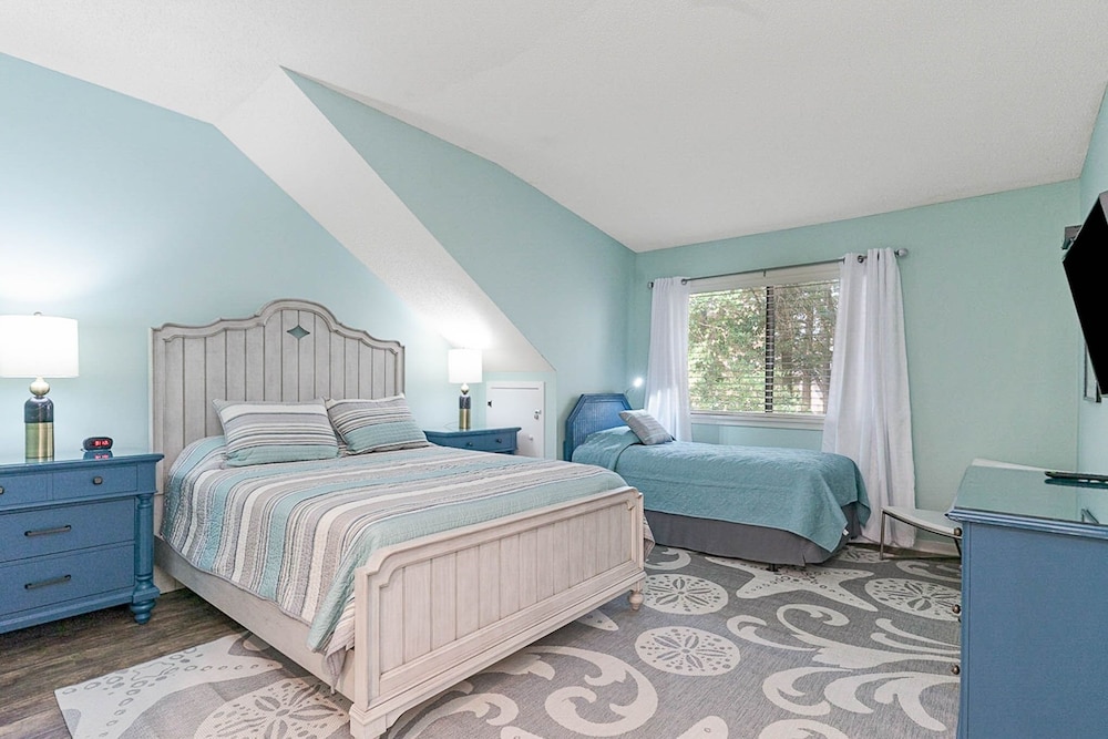 14d Richmond Park - Gorgeously Remodeled 3 Bed, 3 Bath Villa 3 Bedroom Villa view 5