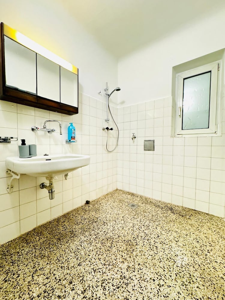 Cozy Garden Villa near Danube For 16P