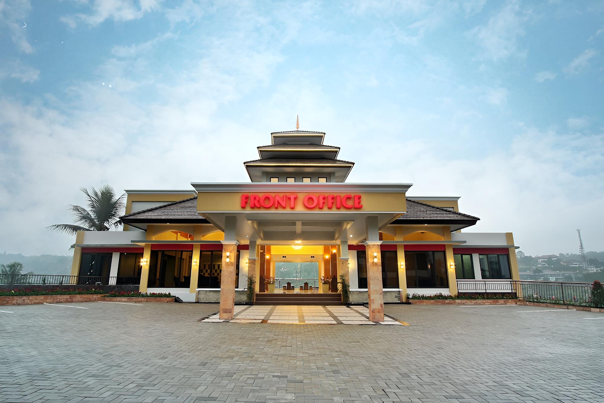 Grand Ussu Hotel & Convention