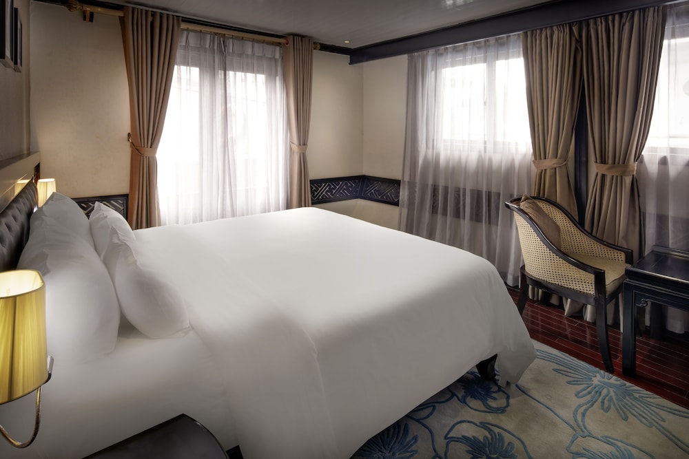 Paradise Sails Cruise Ha Long view 4