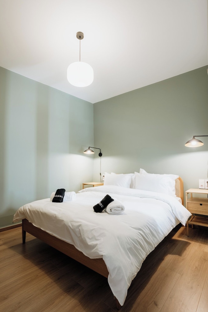 Canvas Color Your Stay