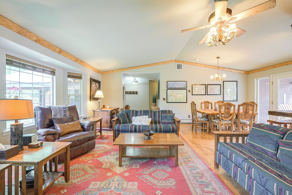 Cozy Home w/ Hot Tub: 7 Mi to Pagosa Hot Springs
