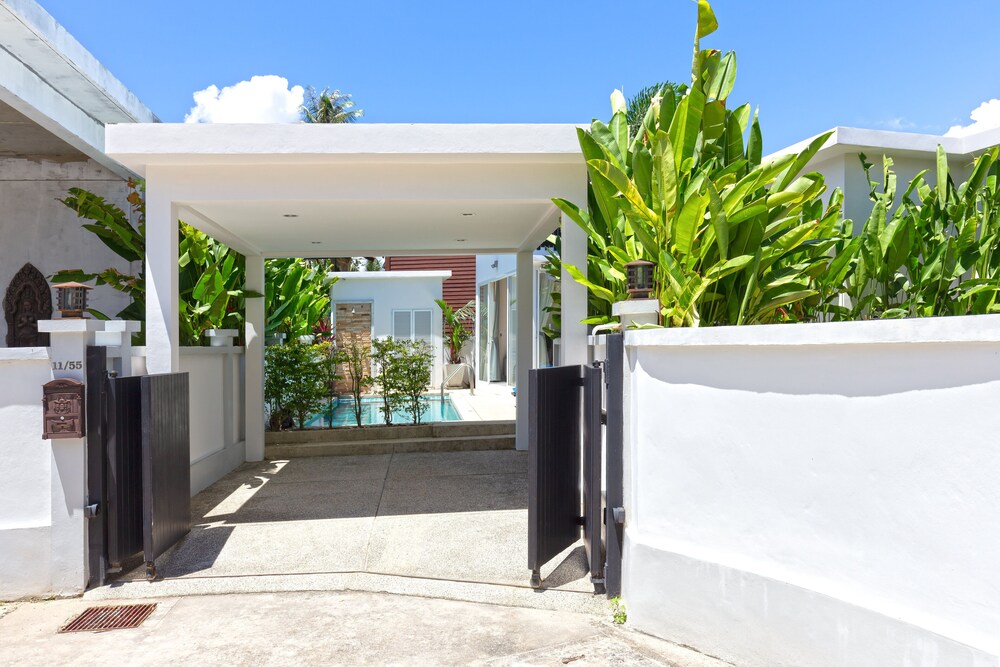 Tropical Holiday 2BR Pool Villa Greens 9