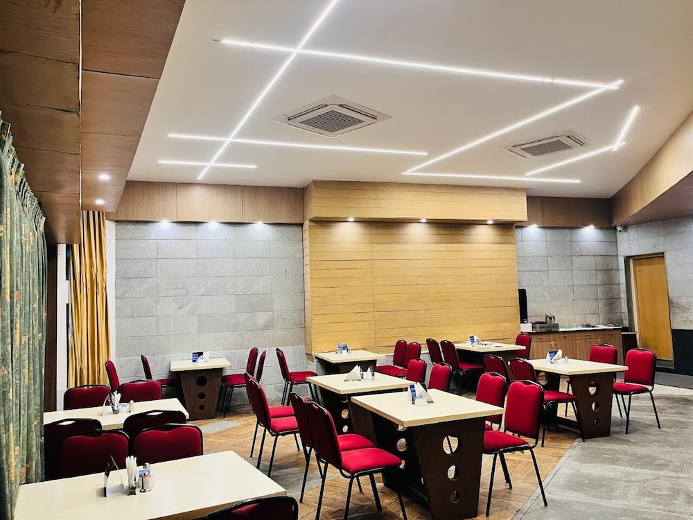 PLA RATHNA RESIDENCY